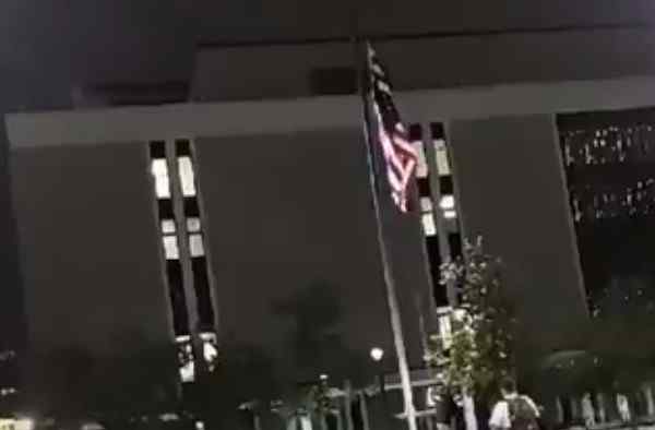 Video: Portland Rioters Occupy Exterior Of Federal Courthouse, Raise American Flag Upside Down