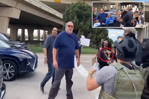Plano, Texas: BLM Mob Block Street, Point Gun At Angry Driver – Police Rush to Protect The Mob