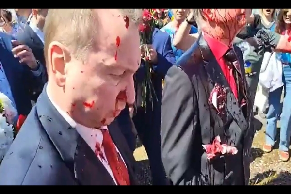 WOW: Russian Ambassador To Poland Surrounded And Attacked